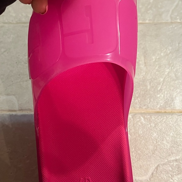 Ugh slides. Never worn - Picture 3 of 5